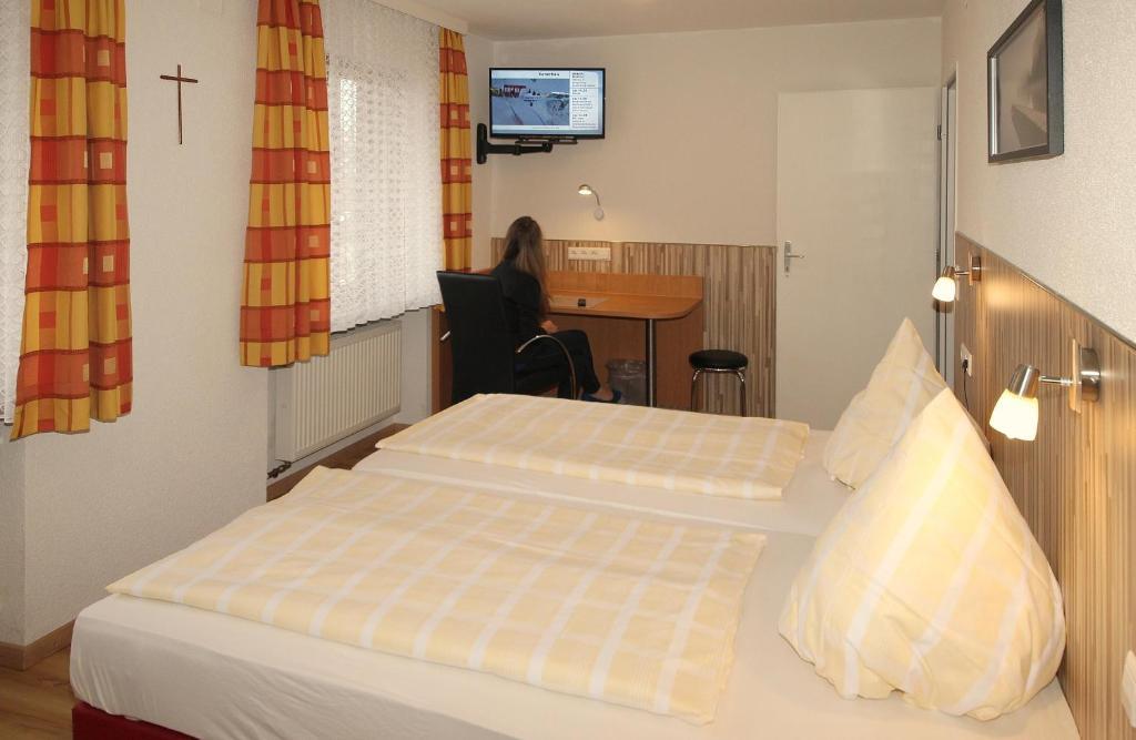 Hotel Krone Stuehlingen - Das Tor Zum Suedschwarzwald Esterno foto